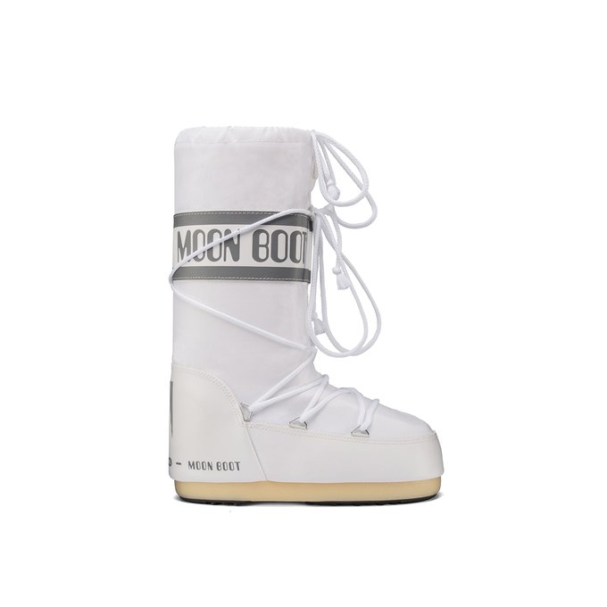 white moon boots with fur