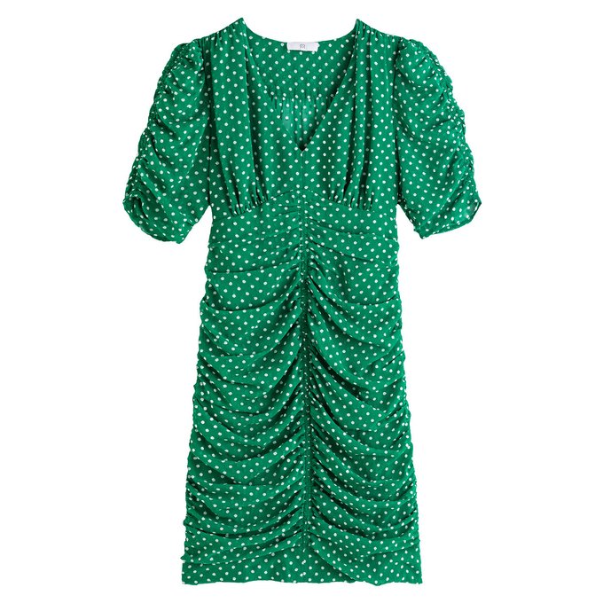 Vestido com decote em V, mangas curtas e estampado às bolas
