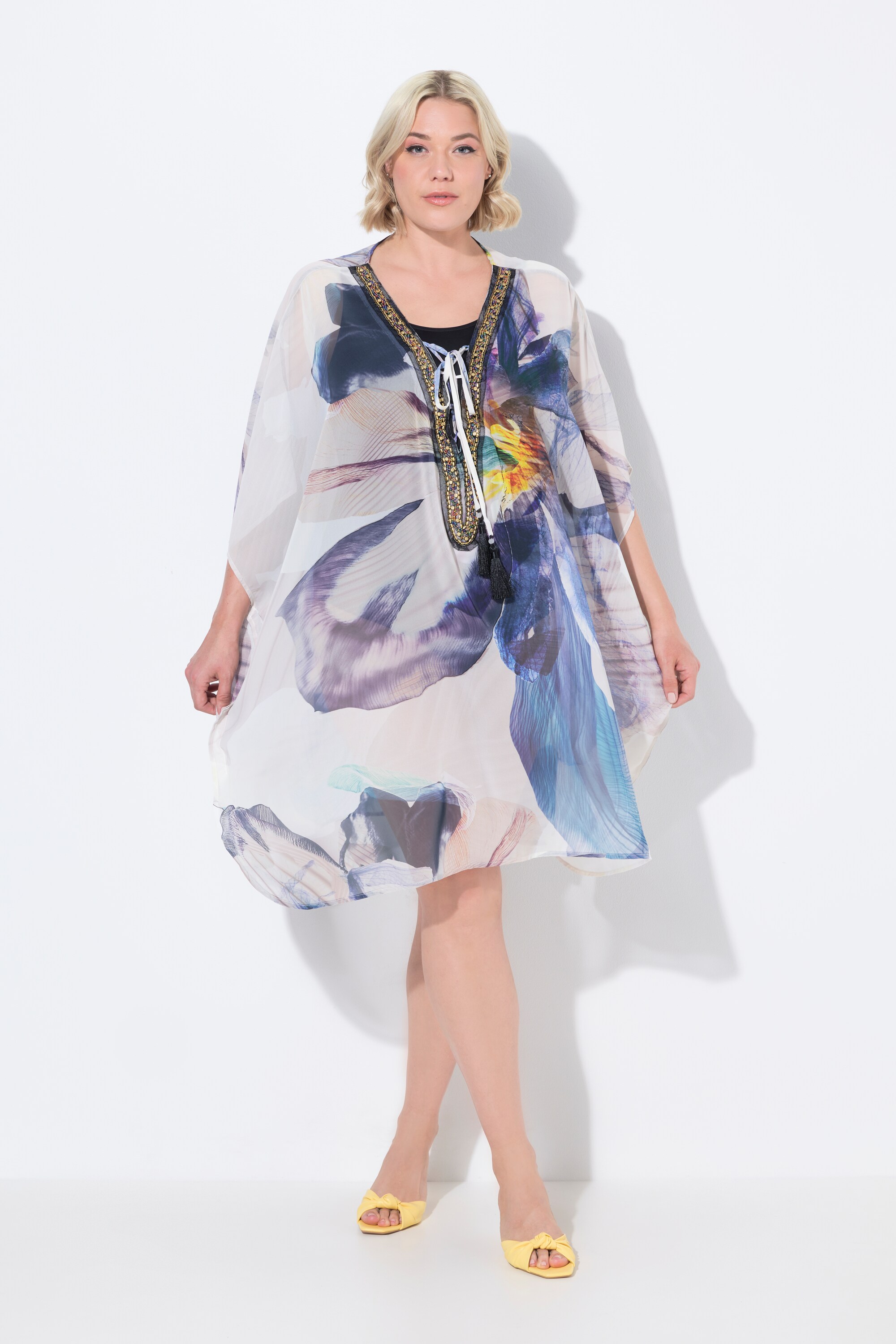 Tunique à fleurs. Décolleté en V et manches, ULLA POPKEN