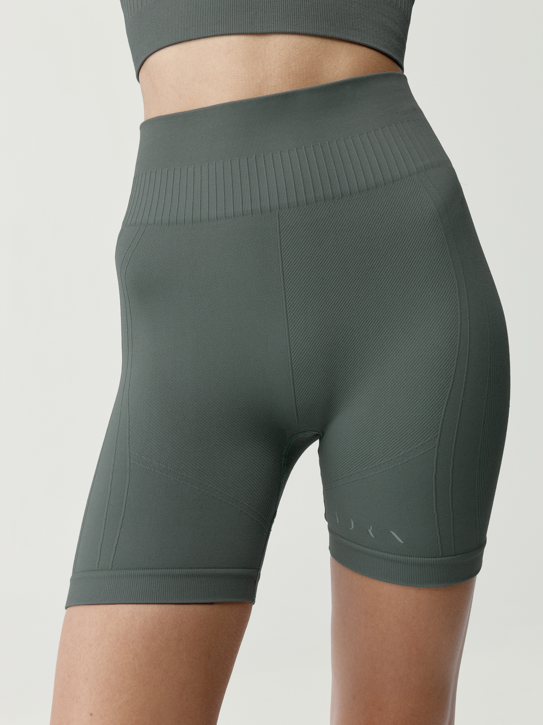 Short de sport femme Eris effet seconde peau, BORN