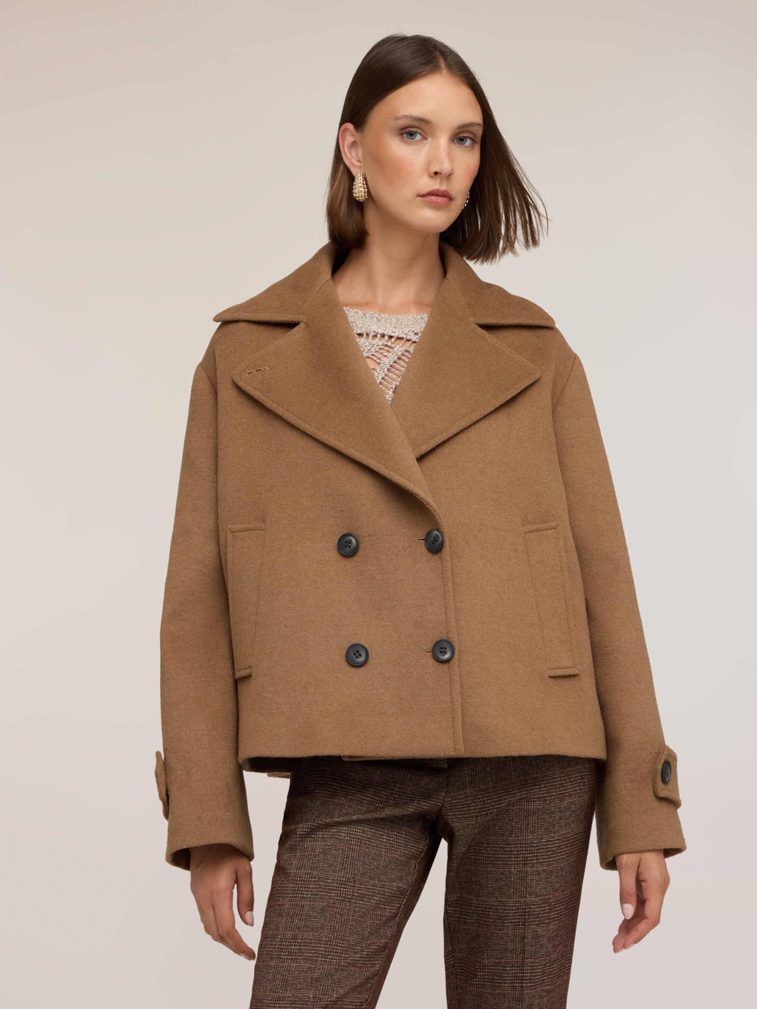 Manteau croisé, MOTIVI