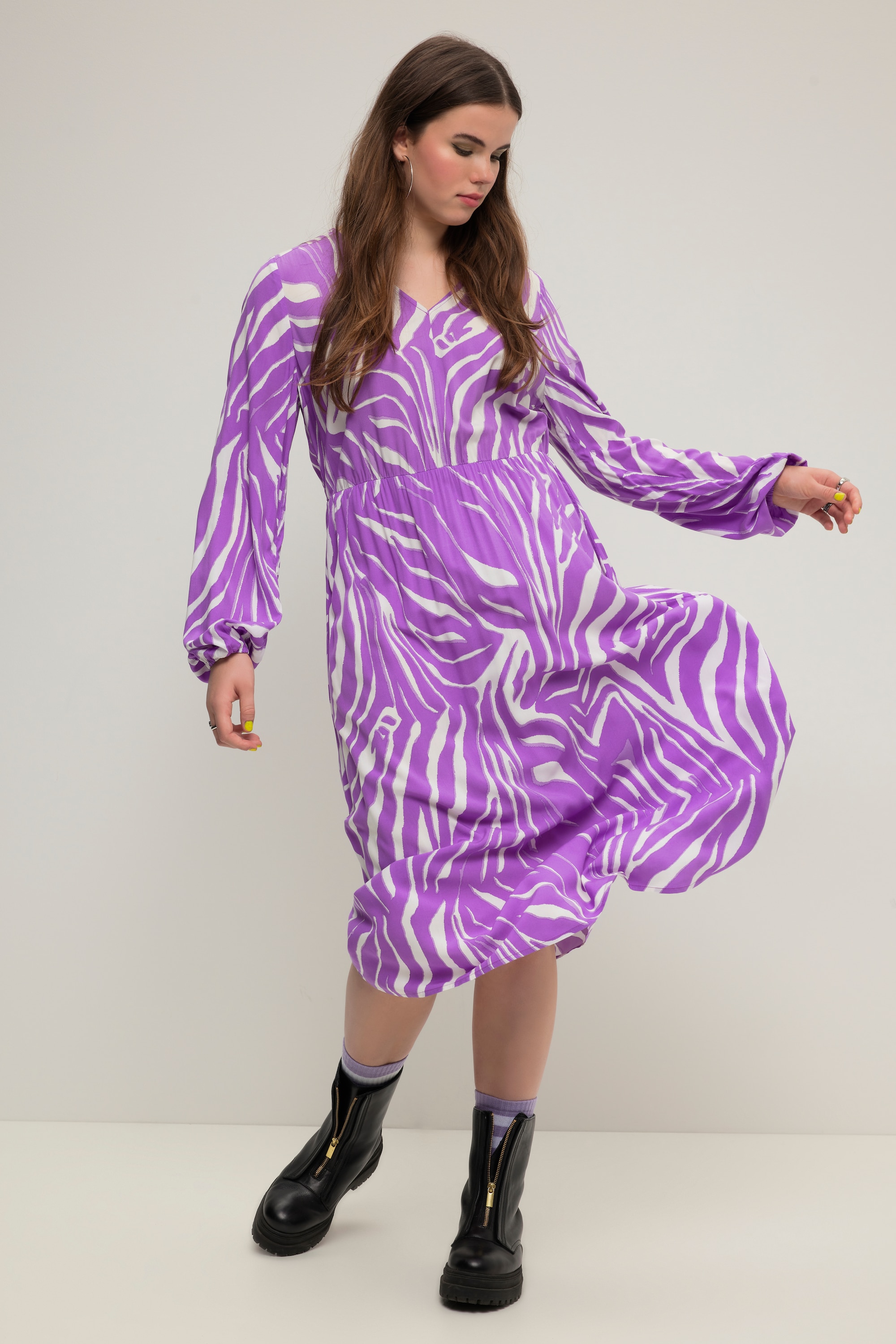 Robe midi trapèze à imprimé zébré. Décolleté, STUDIO UNTOLD