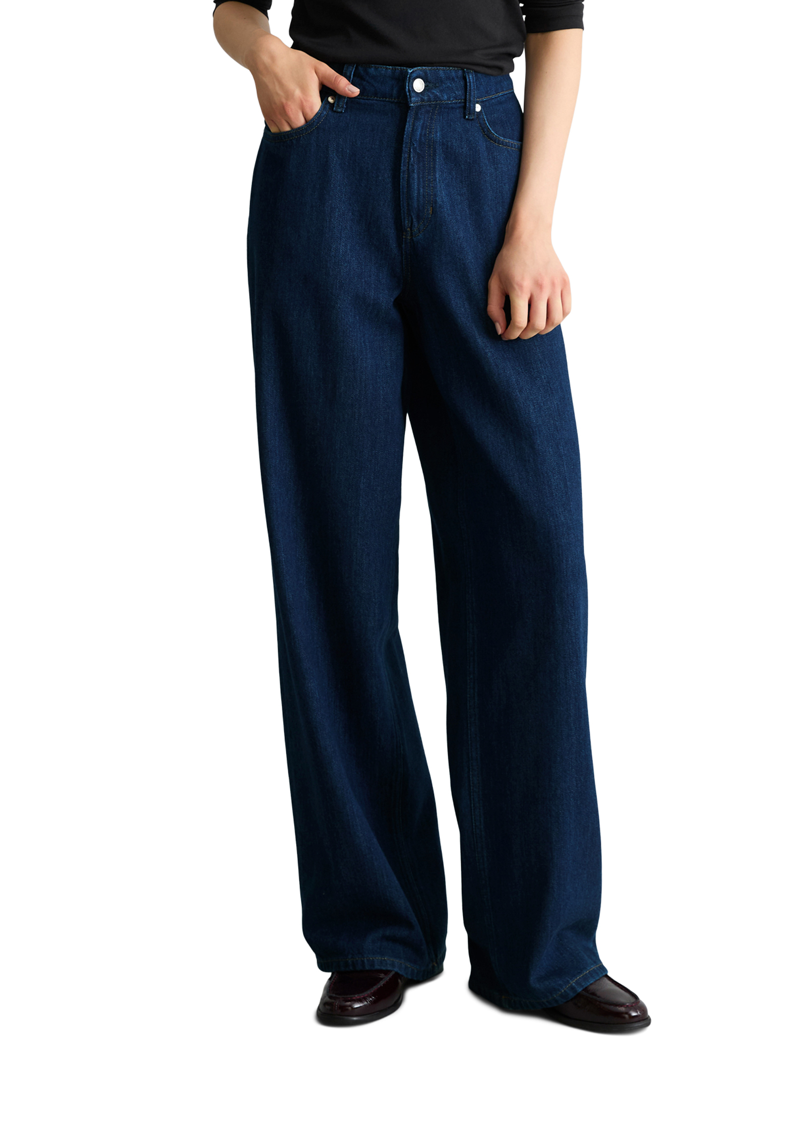 Jeans modèle Tomke wide réalisé avec Orange Fiber, MARC O’POLO DENIM