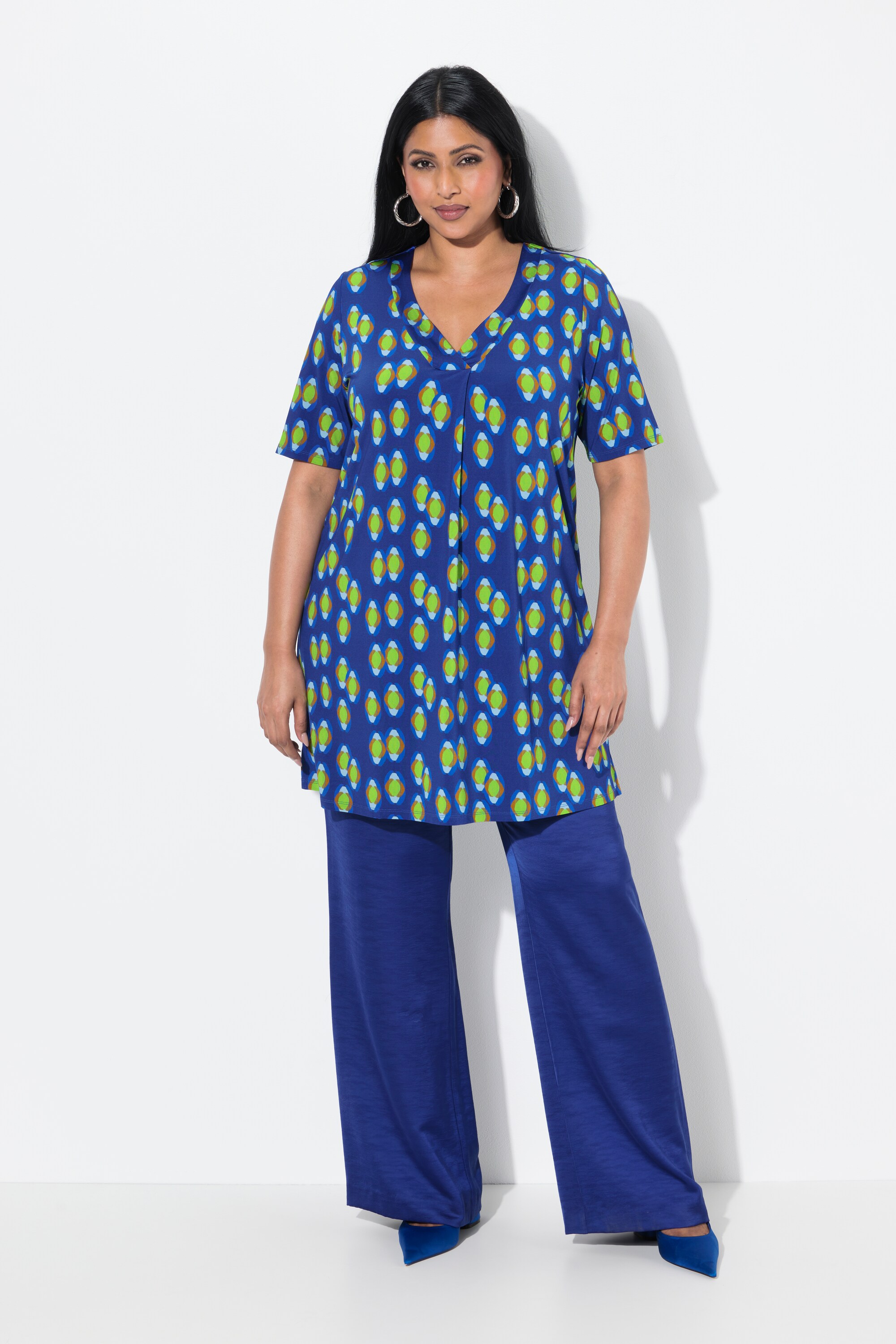 T-shirt long au tombé fluide. Décolleté V, ULLA POPKEN