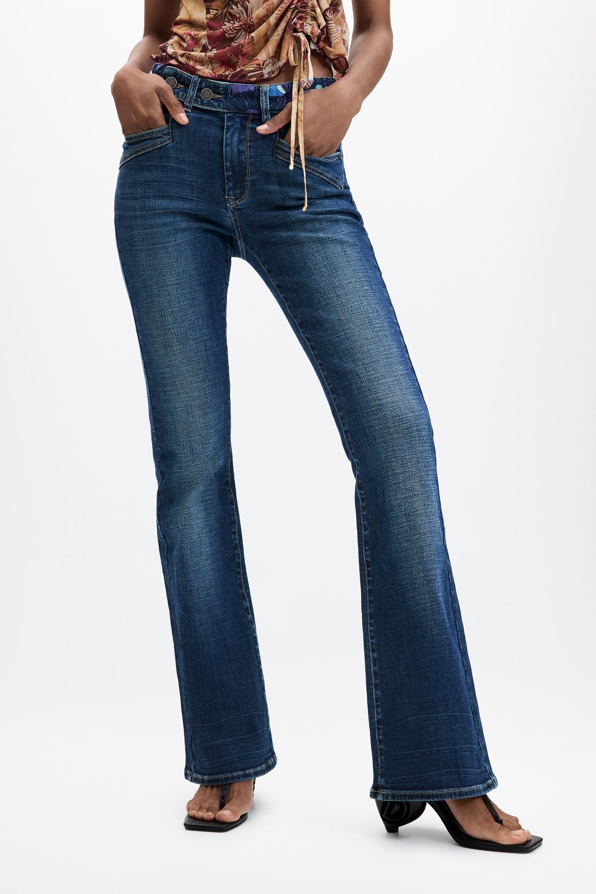Jean flare, DESIGUAL