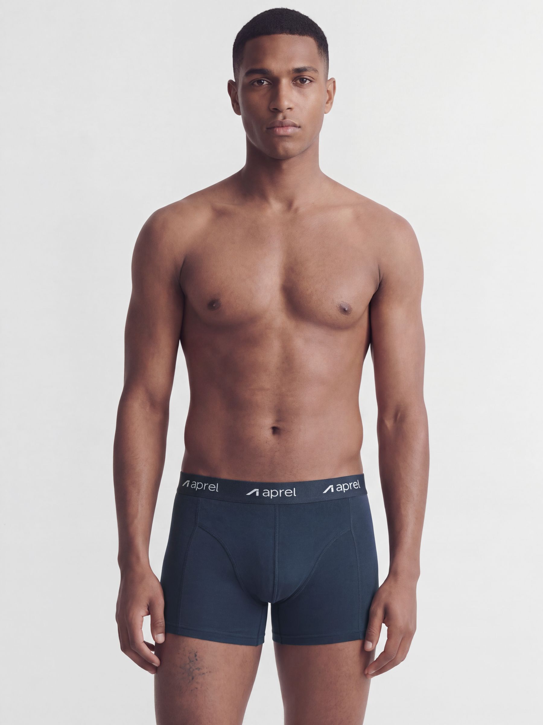 Boxers, aprel
