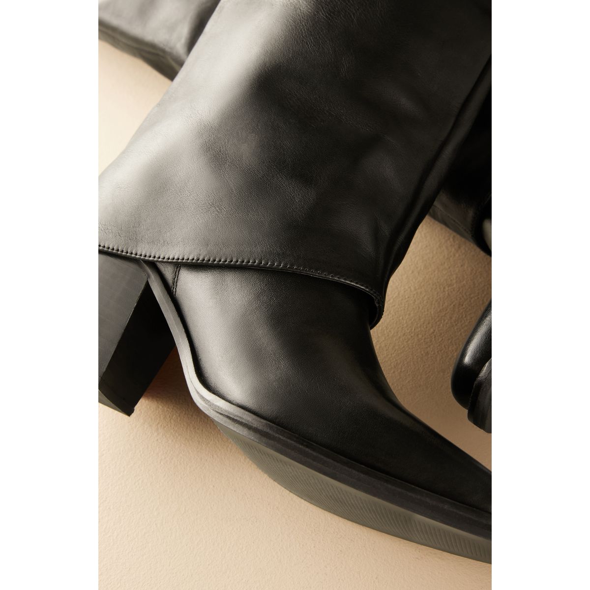 Bottes Hautes Nine West Cuir Noir Genou - Taille 5/38, Occasion, Talons Hauts, Style Chic Et Confortable