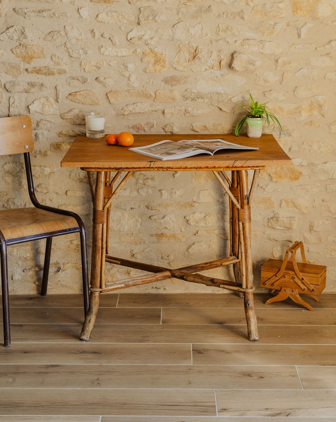 Table d'appoint en rotin et chêne Francine N°777 - Bon état, DEBONGOUT