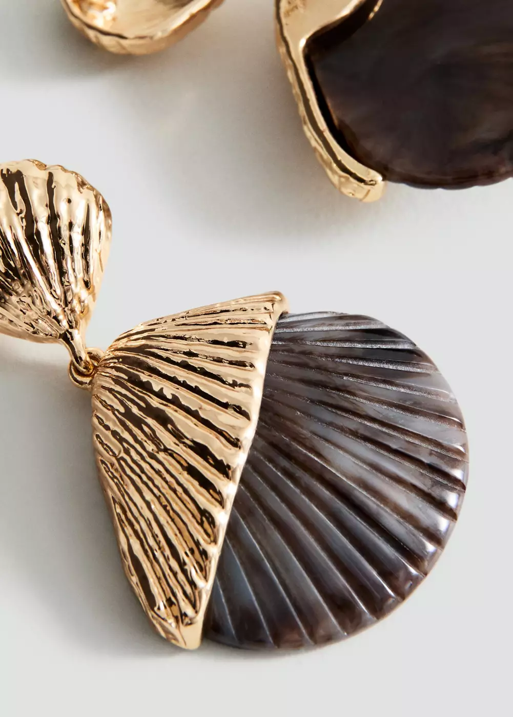 Boucles d’oreilles motif coquillage, MANGO