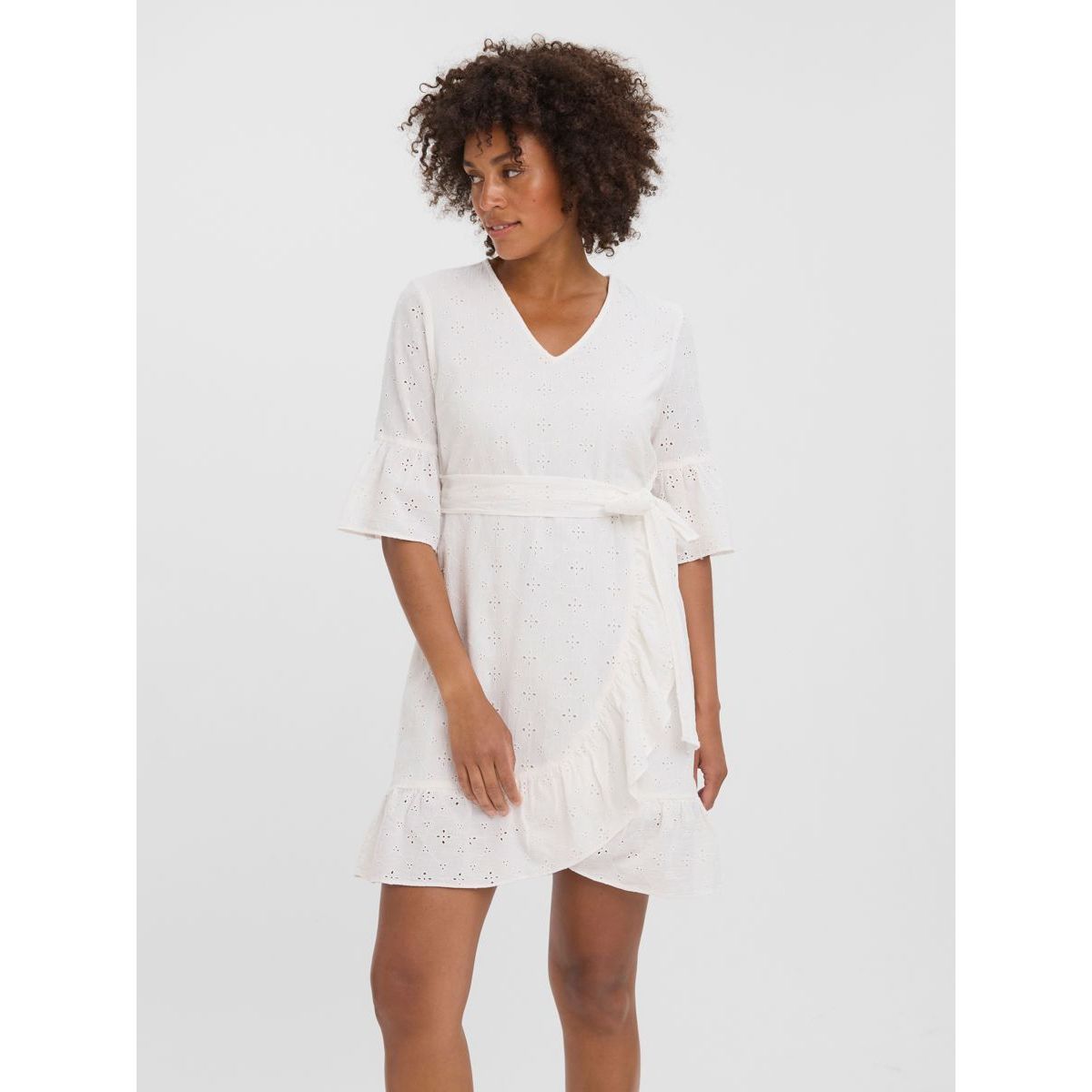 Robe blanche broderie anglaise La Redoute