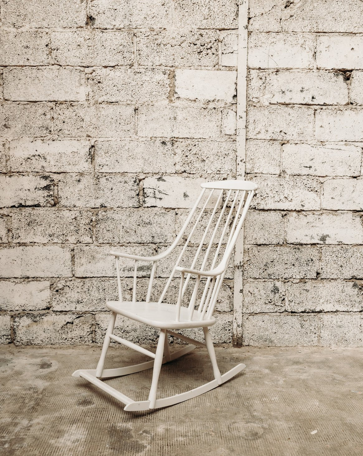 Rocking-chair blanc Alibert N°37 - Bon état, DEBONGOUT