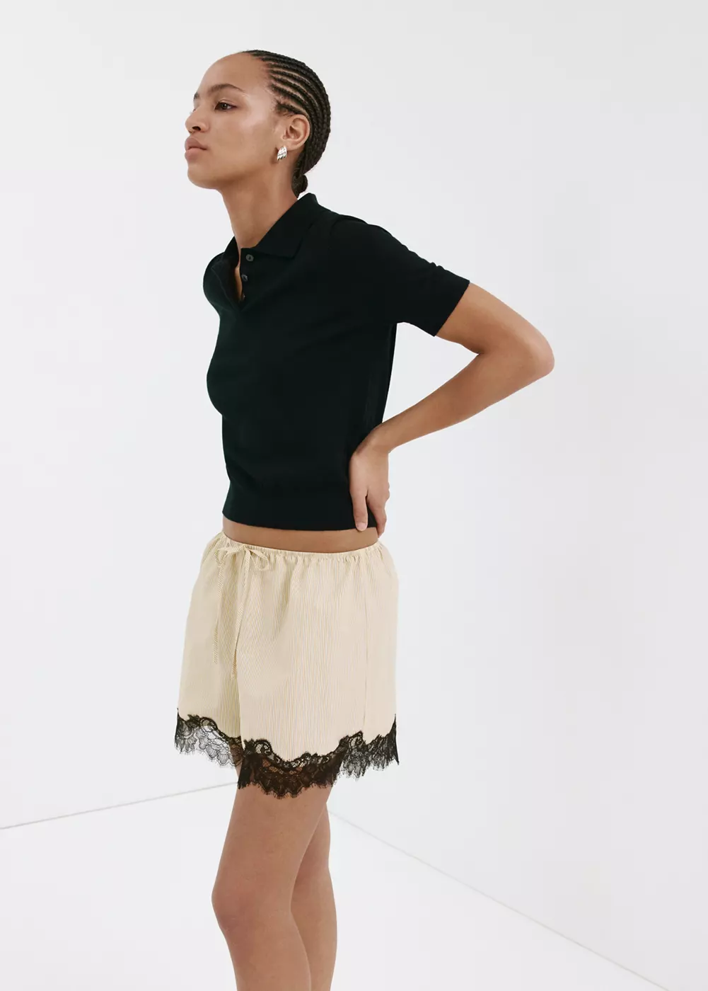 Short à rayures en dentelle, MANGO