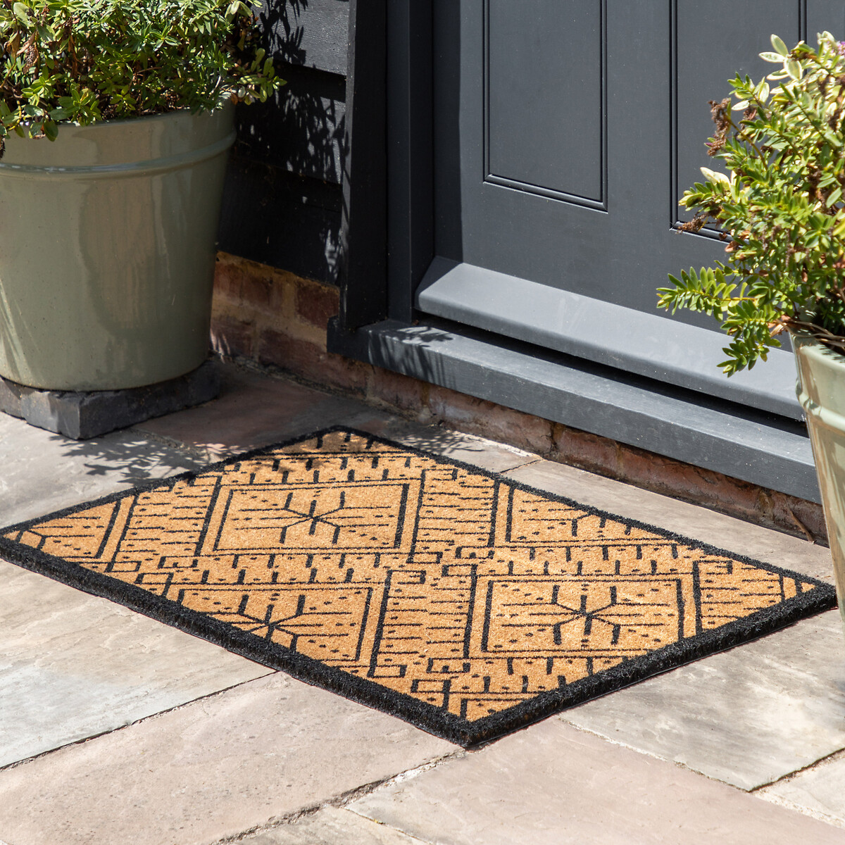 Contrasting Black/Natural Doormat, SO'HOME