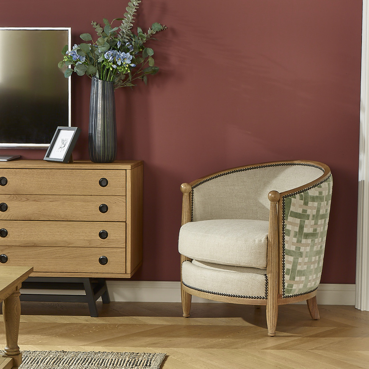 Fauteuil tonneau en chêne et lin, tissu édition limitée CAROLE, ROBIN DES BOIS