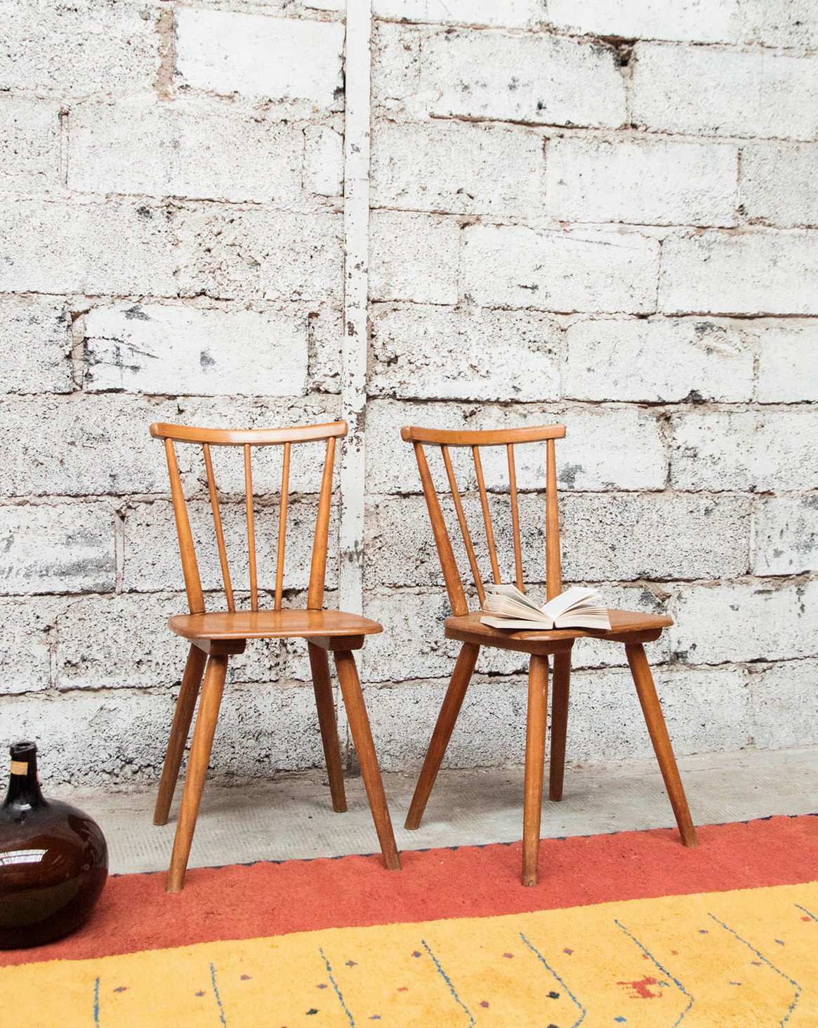 Paire de chaises en bois Alma N°729 - Bon état, DEBONGOUT