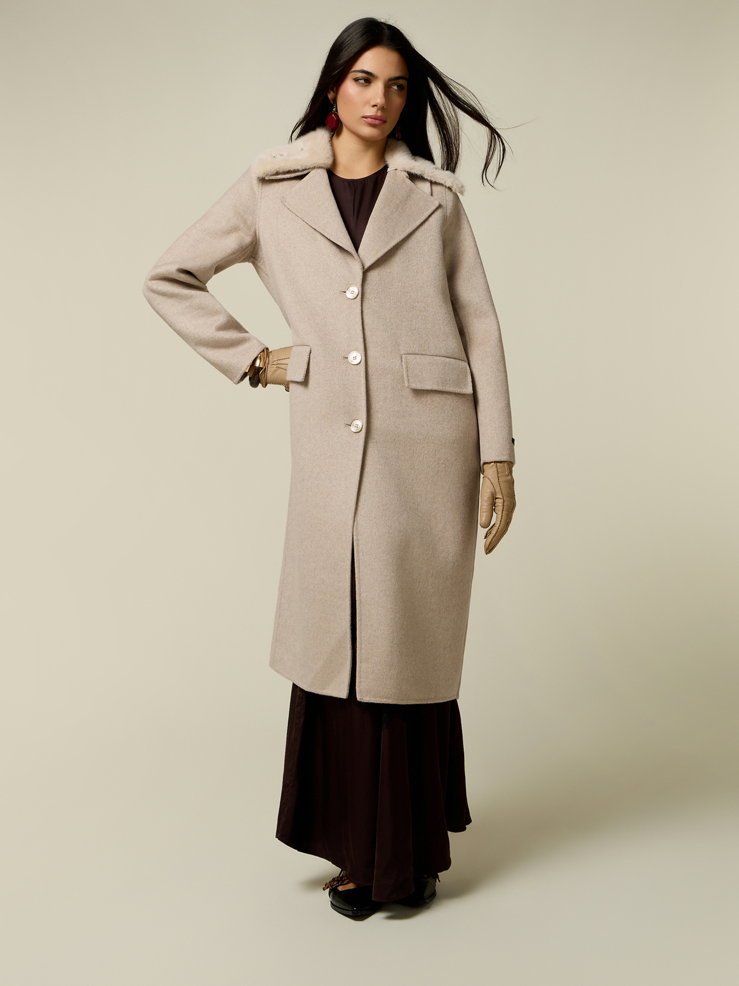 Manteau long avec pierres serties, OLTRE