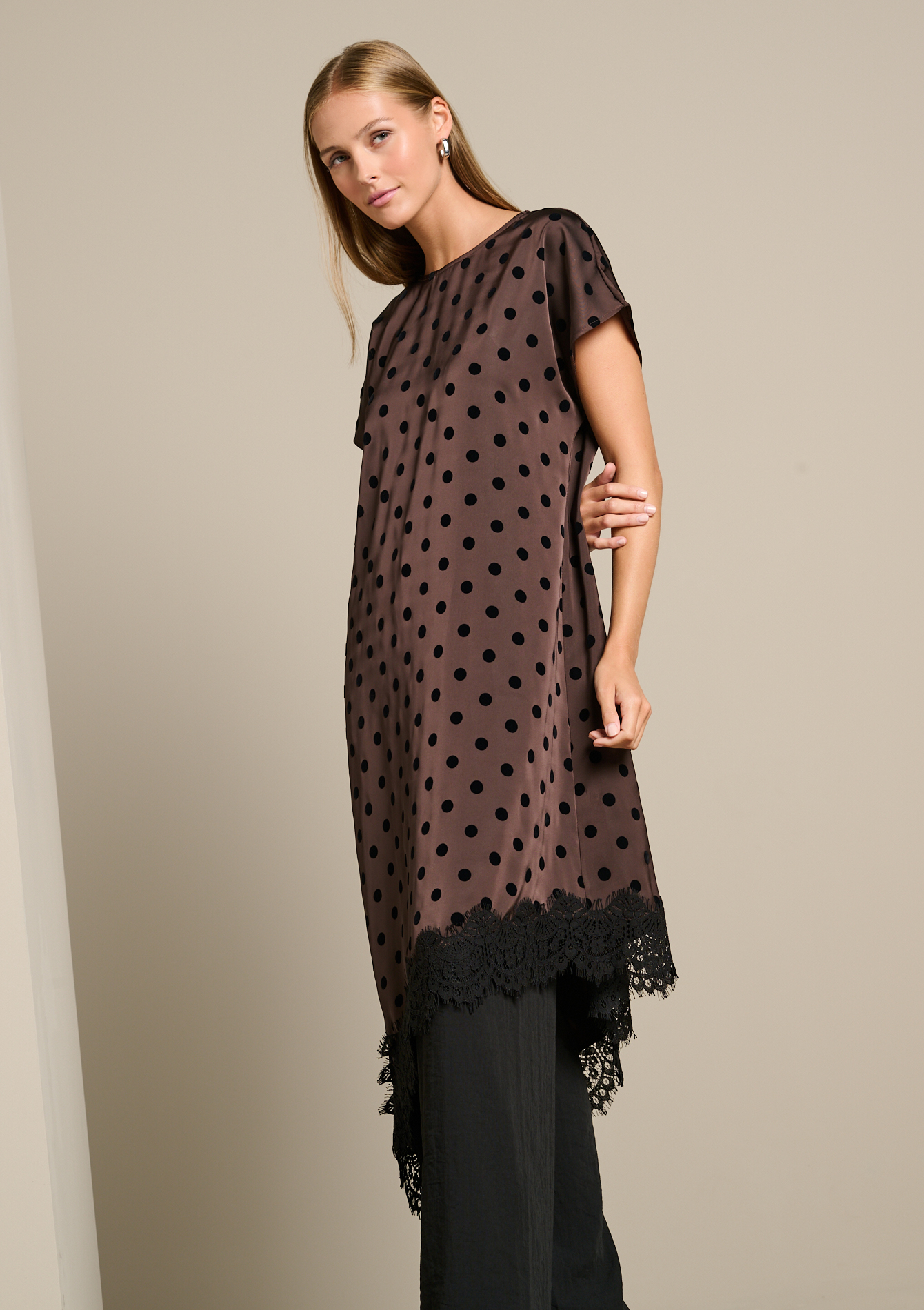 Robe satinée asymétrique à pois, LOLALIZA