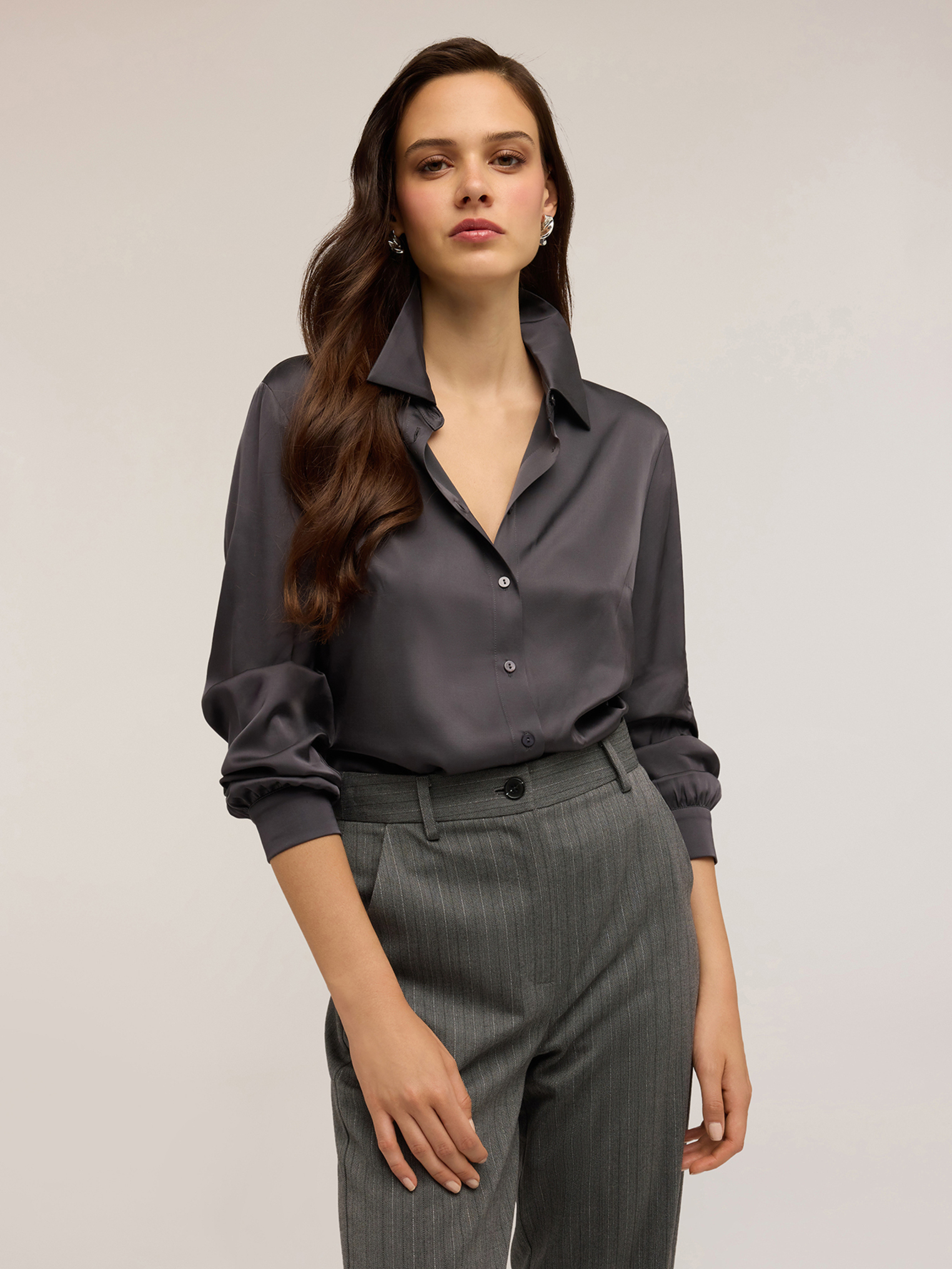 Chemise en satin, MOTIVI