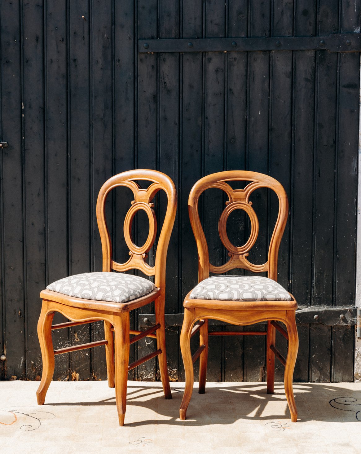Paire de chaises en bois Alma N°488 - Bon état, DEBONGOUT