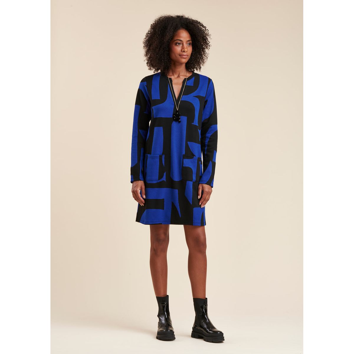 Robe bleu marine discount la fee maraboutee