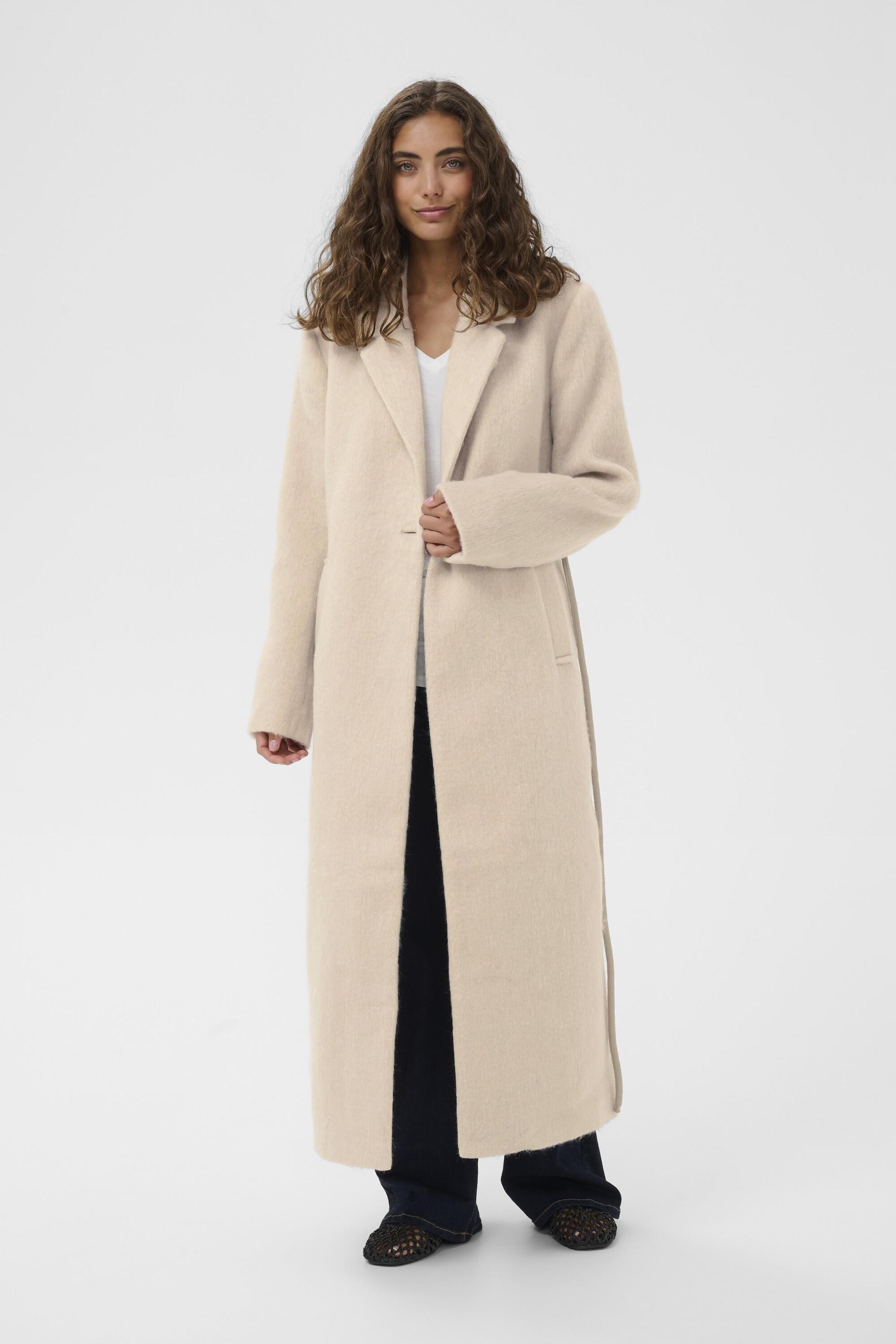 Manteau, CULTURE