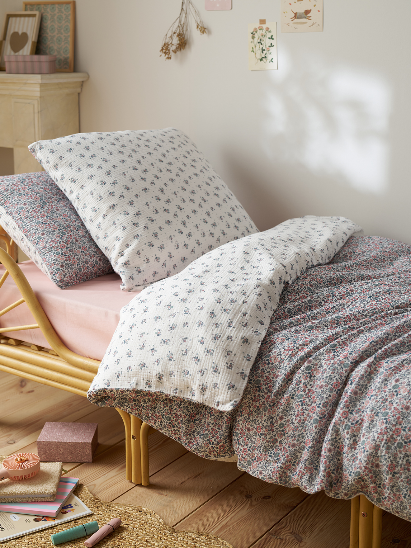 Parure housse de couette et taie d'oreiller en gaze de coton RETRO FLOWERS, avec coton recyclé, VERTBAUDET