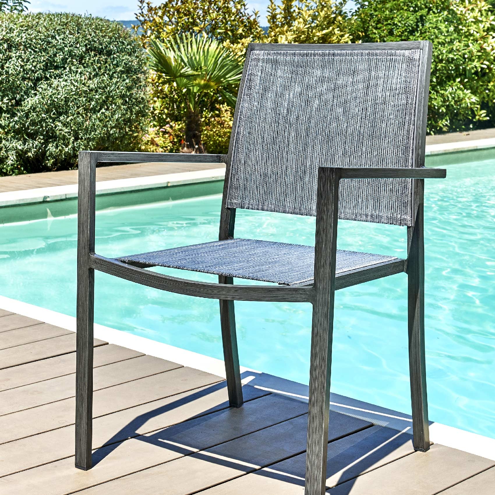 Fauteuil empilable en finition teck recyclé, HOME MAISON