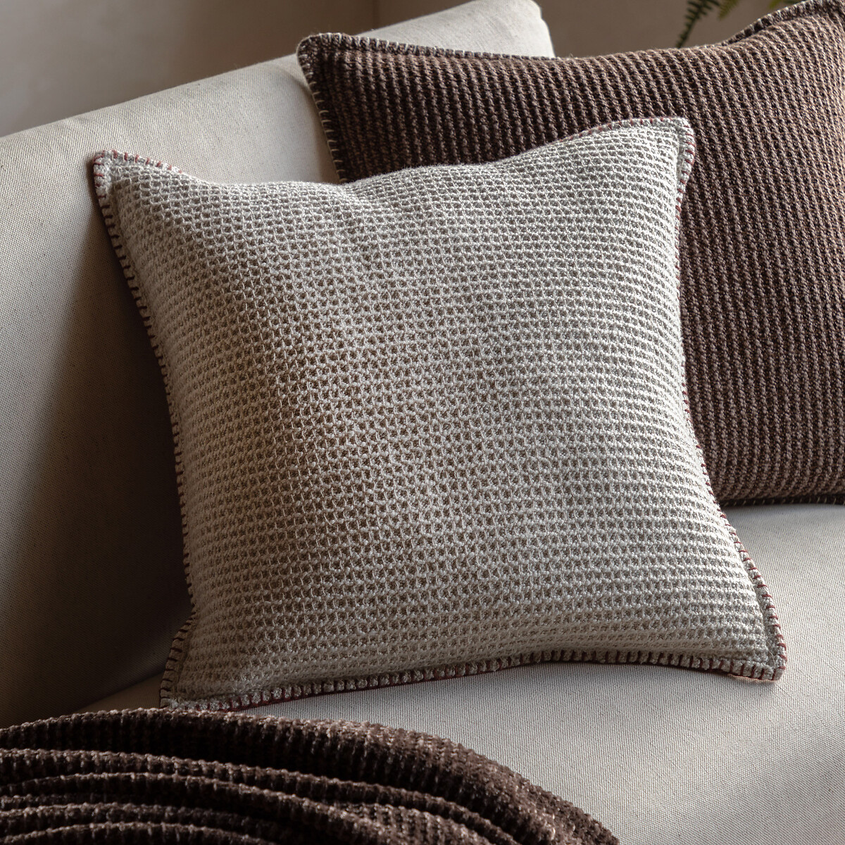 Aspen Textured Cushion, ÉDITÉ