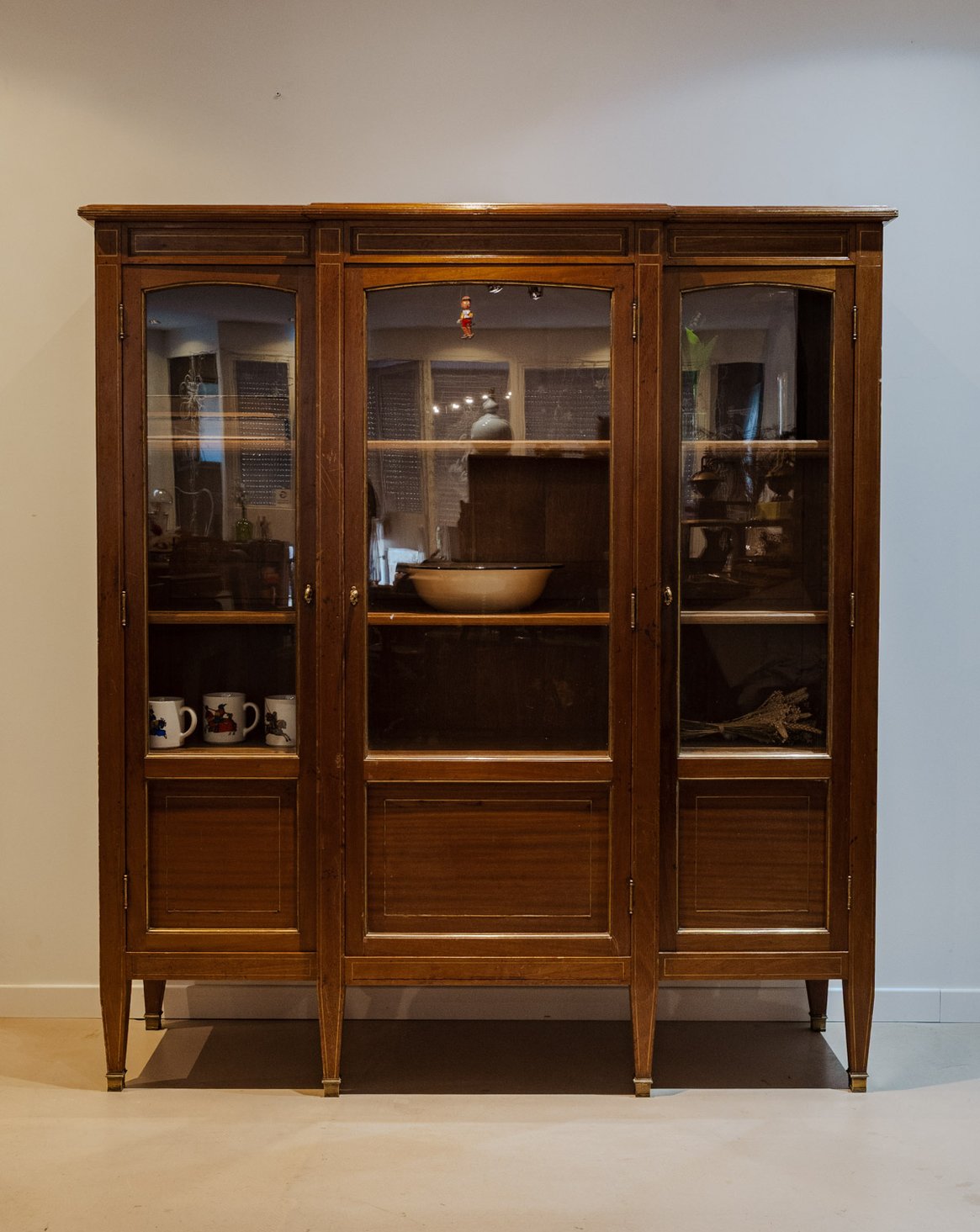 Grande vitrine en bois Victoria N°229 - Bon état, DEBONGOUT