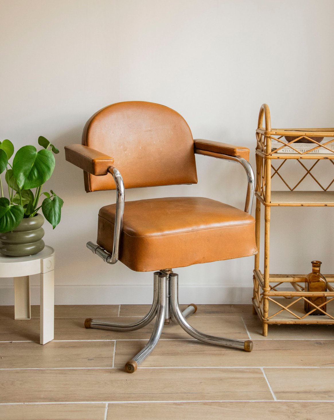 Fauteuil de barbier en cuir camel Jakob N°1359 - Bon état, DEBONGOUT