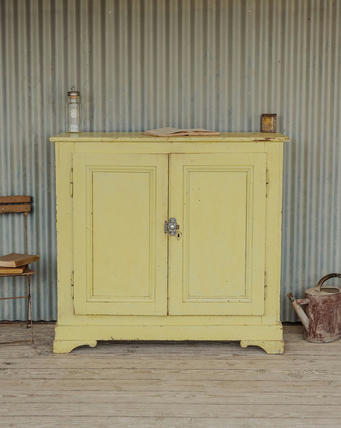 Buffet en bois jaune Gilbert N°1498 - Bon état, DEBONGOUT