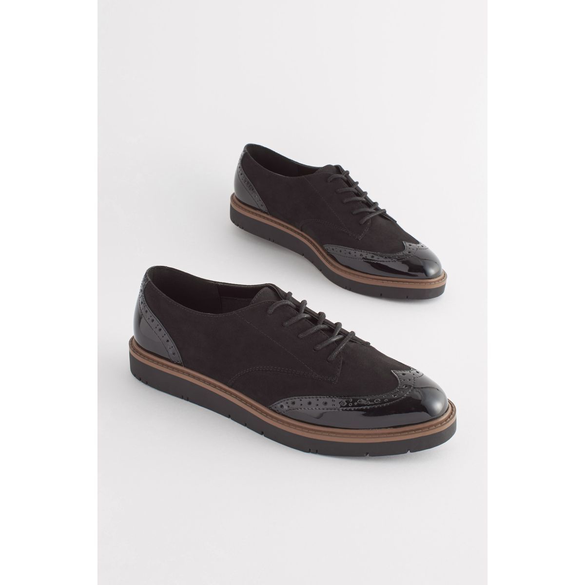 Chaussures richelieu lacets et semelle paisse noir Next La