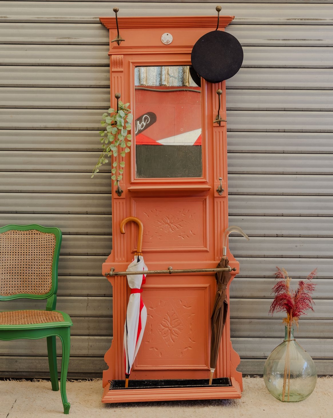 Porte-manteau vestiaire en bois saumon Max N°490 - Bon état, DEBONGOUT