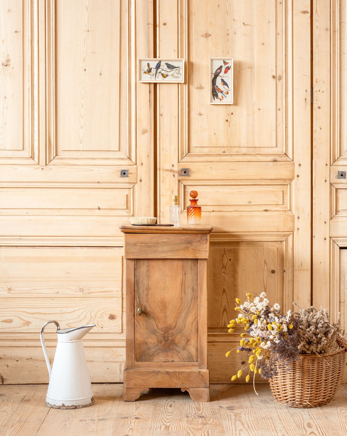 Meuble d'appoint en noyer Gilbert N°1741 - Bon état, DEBONGOUT