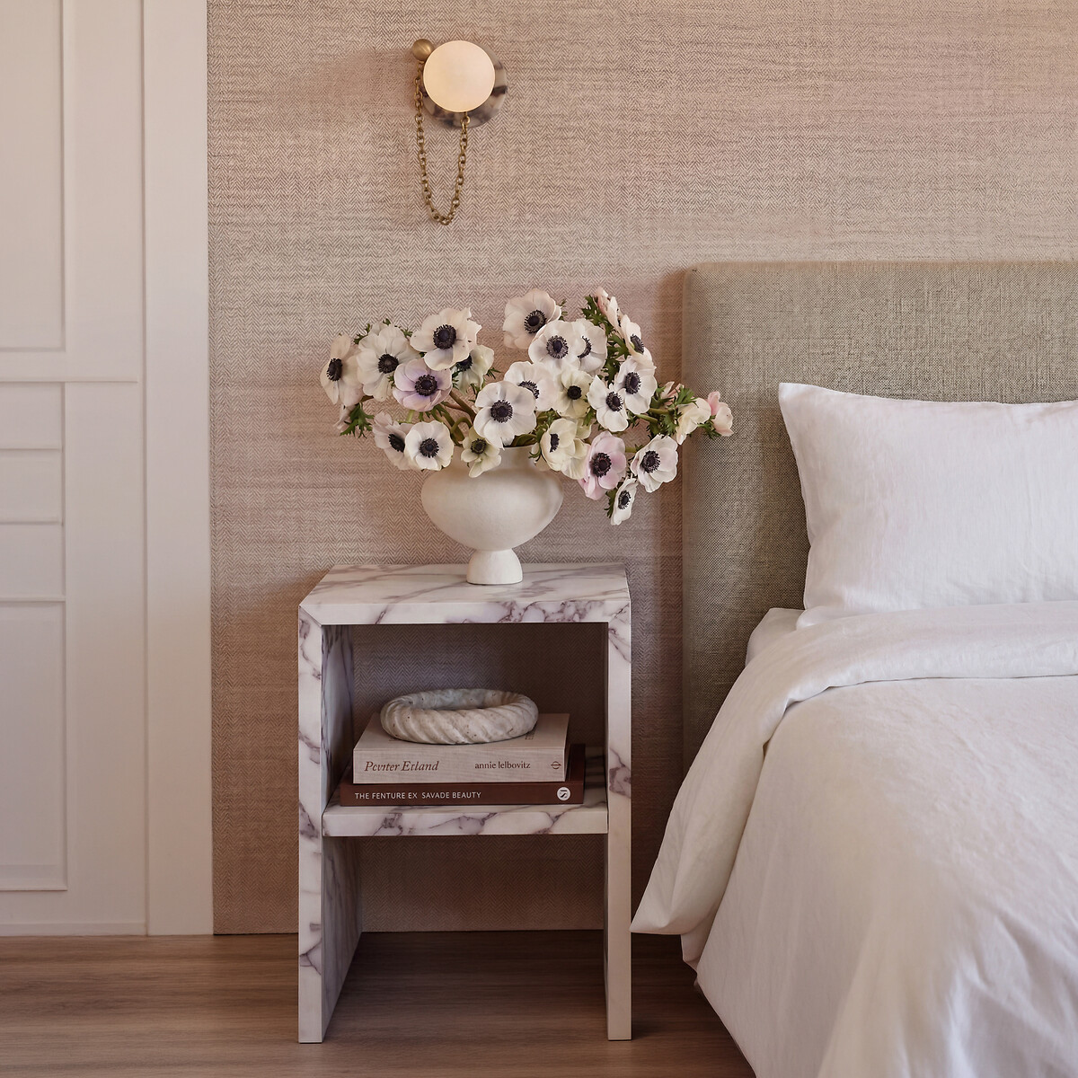 Cecilia Calacatta Faux-Marble Bedside Table, ÉDITÉ