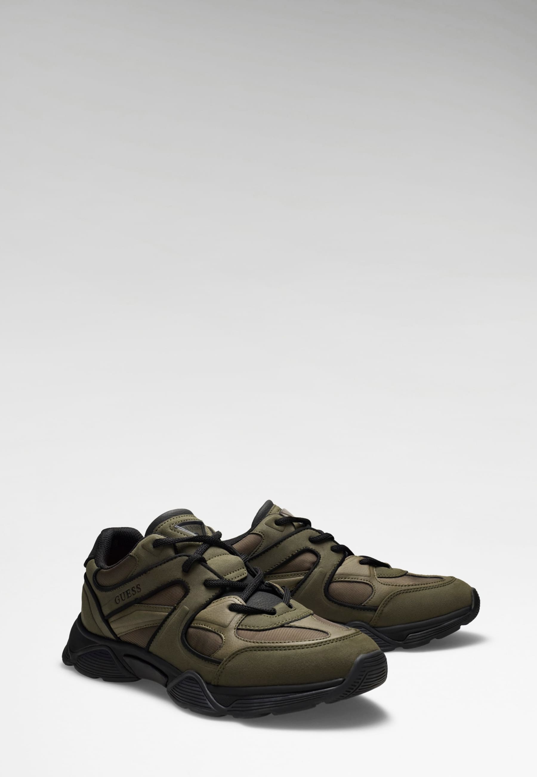 Chaussures De Course En Daim Caracol, GUESS
