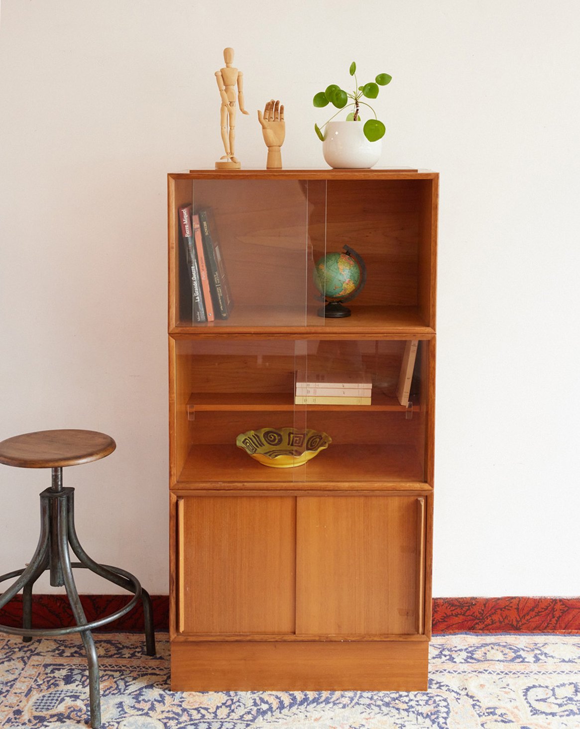 Vitrine en bois Victoria N°1360 - Bon état, DEBONGOUT