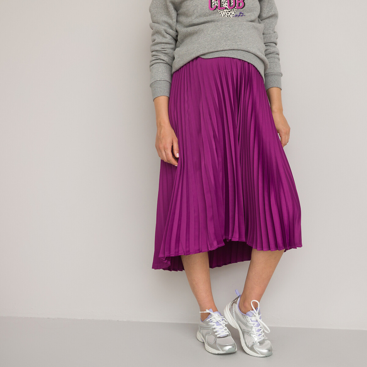 Pleated midi outlet skirt maternity