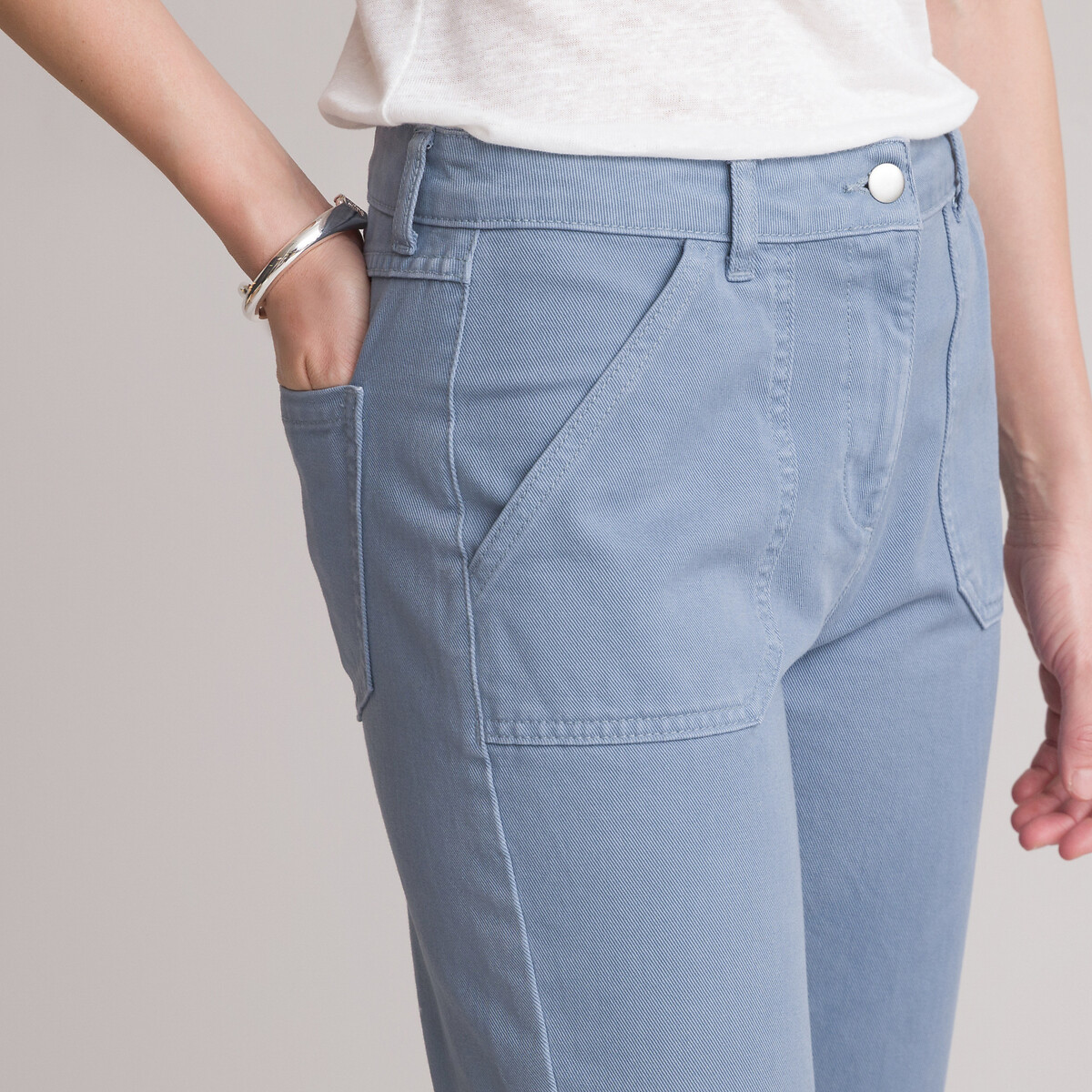 Tapered mid rise jeans, length 27.5 