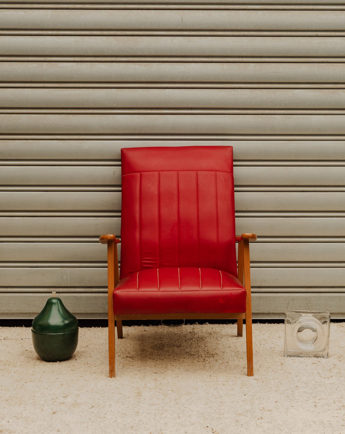 Fauteuil en bois et cuir rouge Jakob N°1443 - Bon état, DEBONGOUT