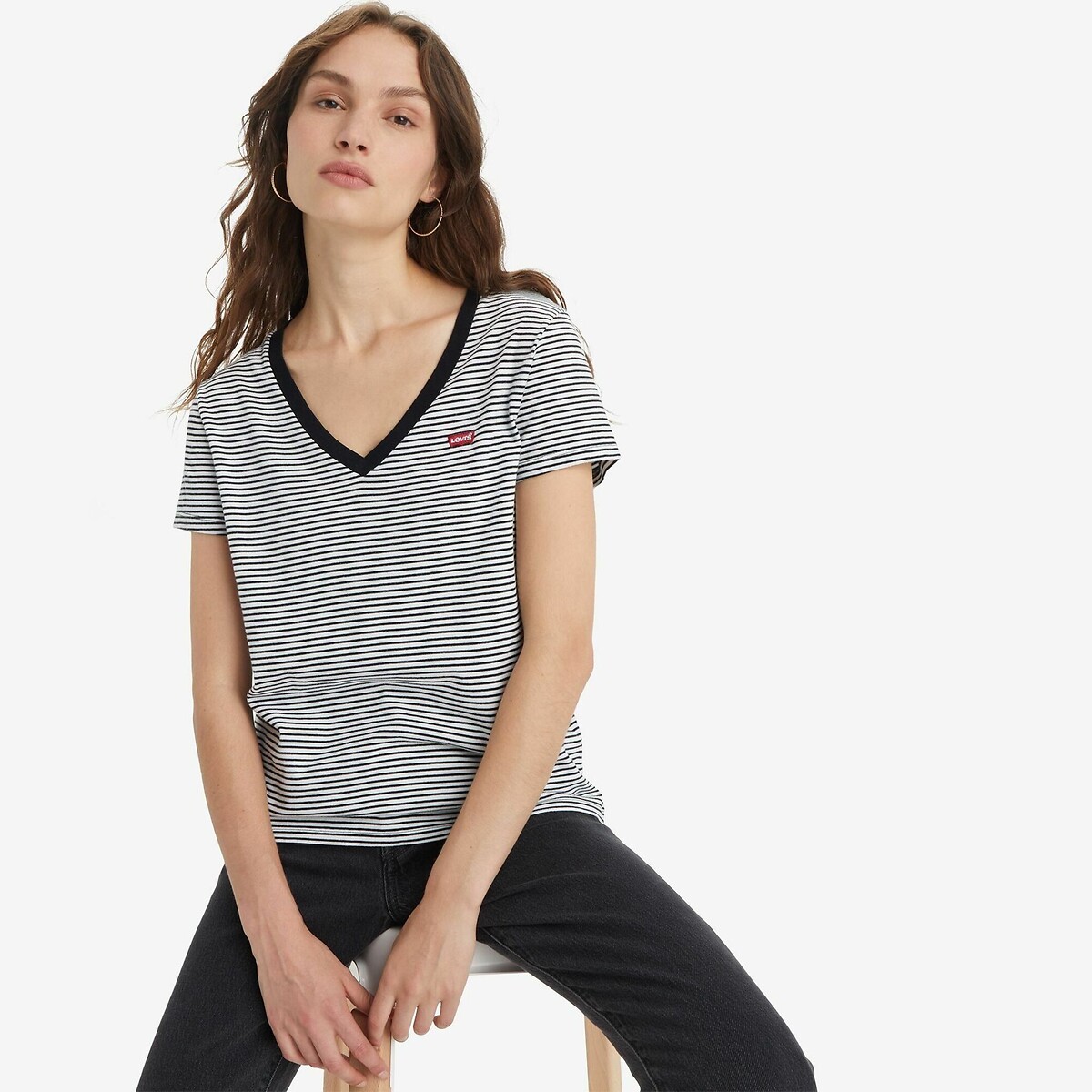 Striped t-shirt with logo and v-neck, black striped/white, Levi's