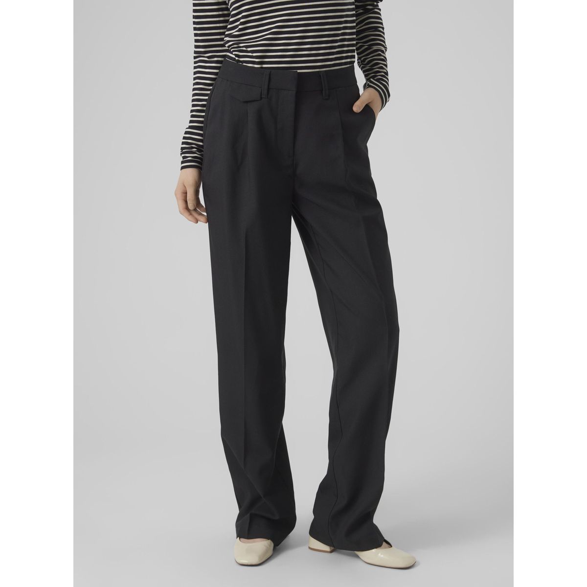 Pantalon de tailleur vmtirilkiara taille moyenne pantalons noir