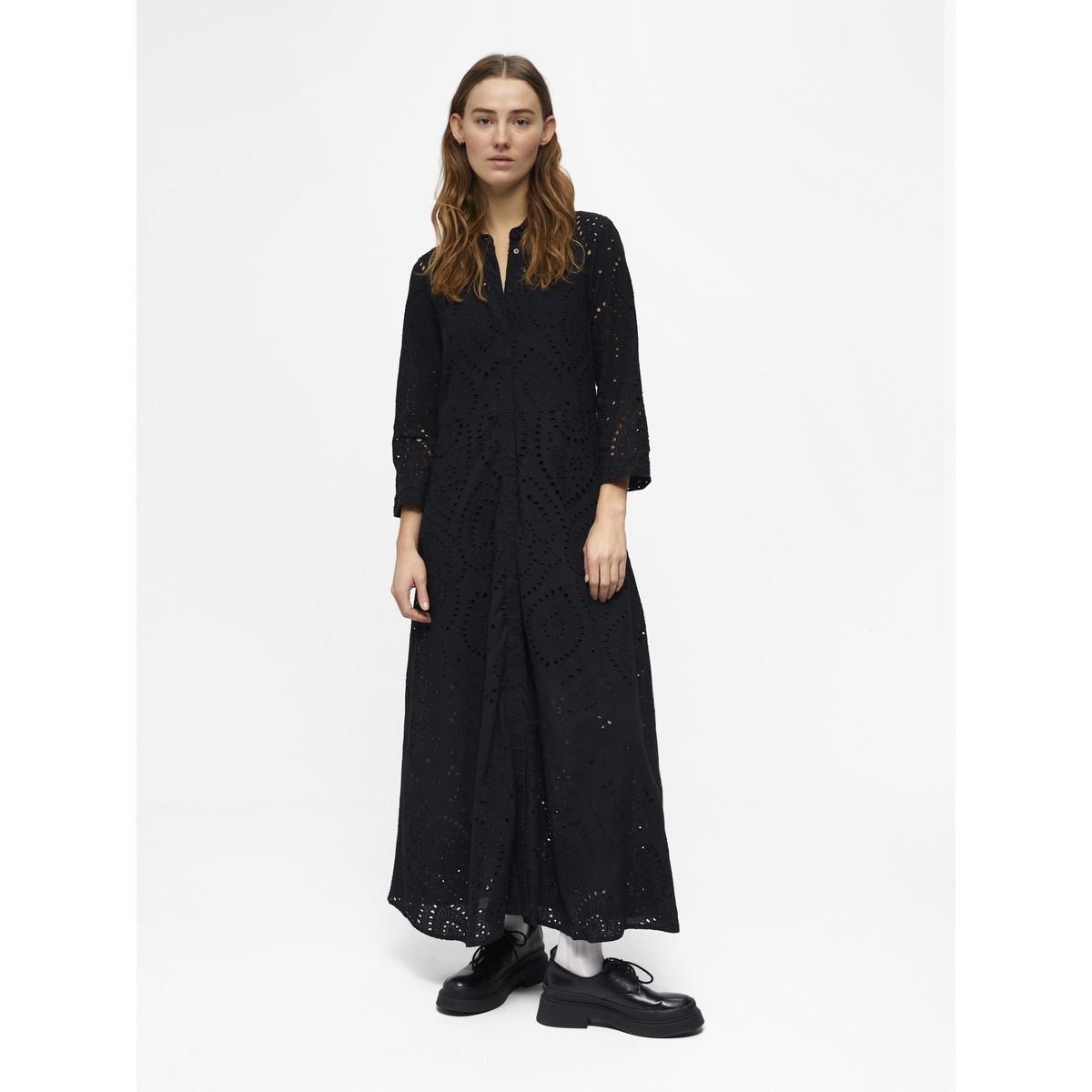 Robe longue discount broderie anglaise noire