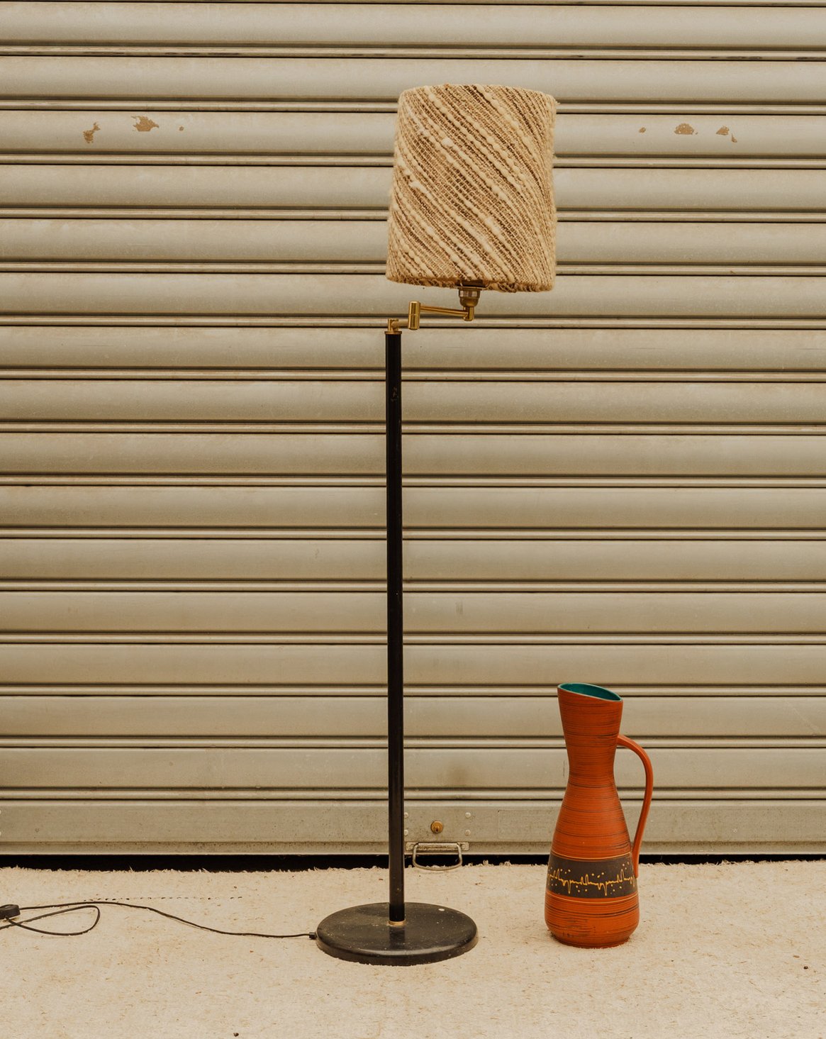 Lampadaire en métal noir et laine beige Julien N°432 - Bon état, DEBONGOUT