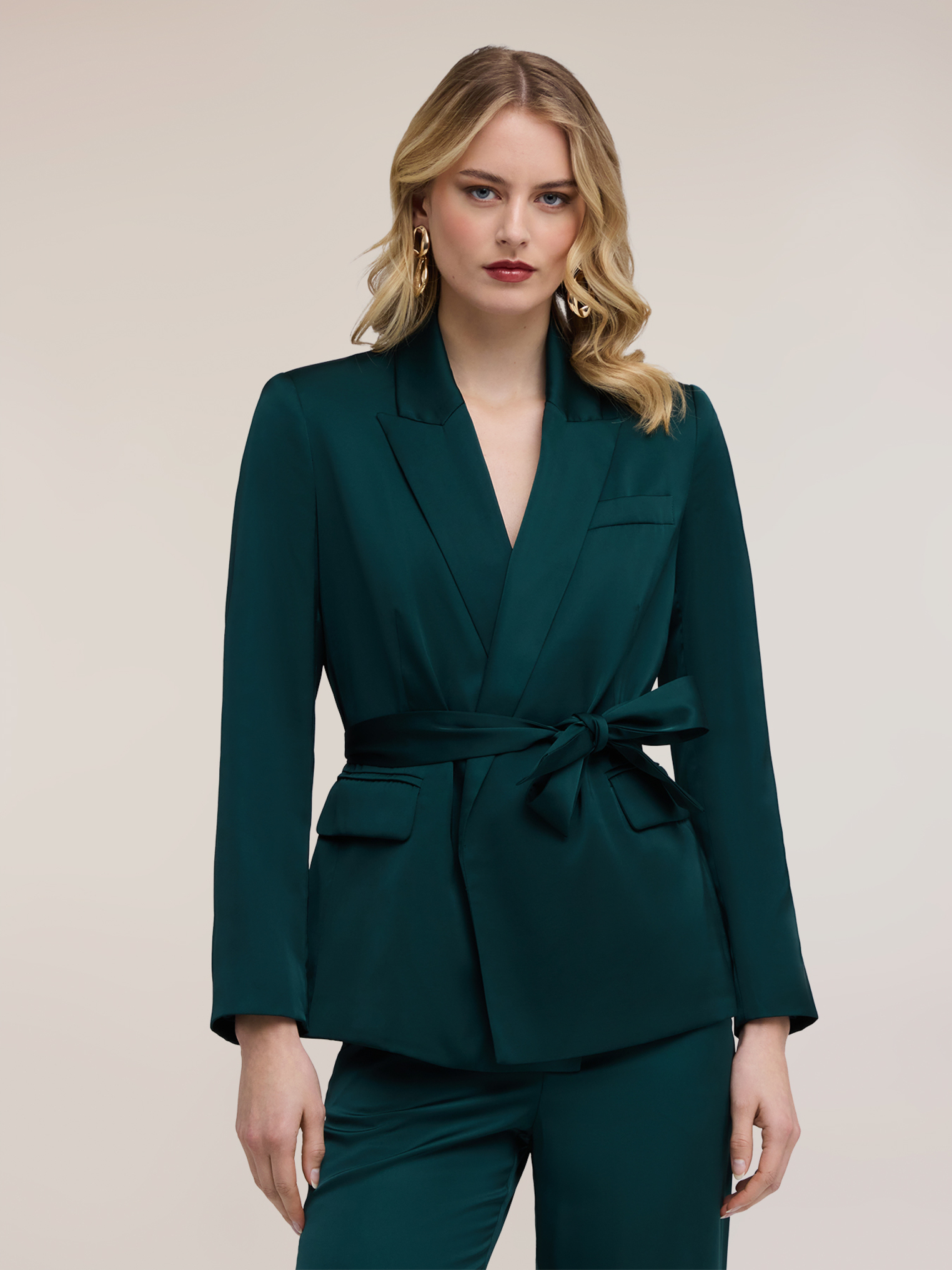 Veste avec ceinture, MOTIVI
