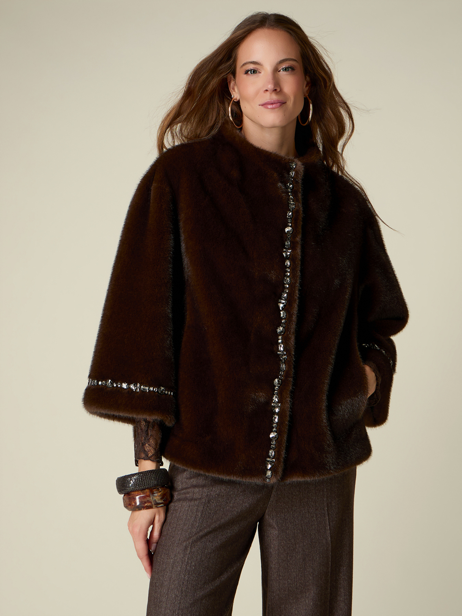 Cape avec broderie bijou, OLTRE