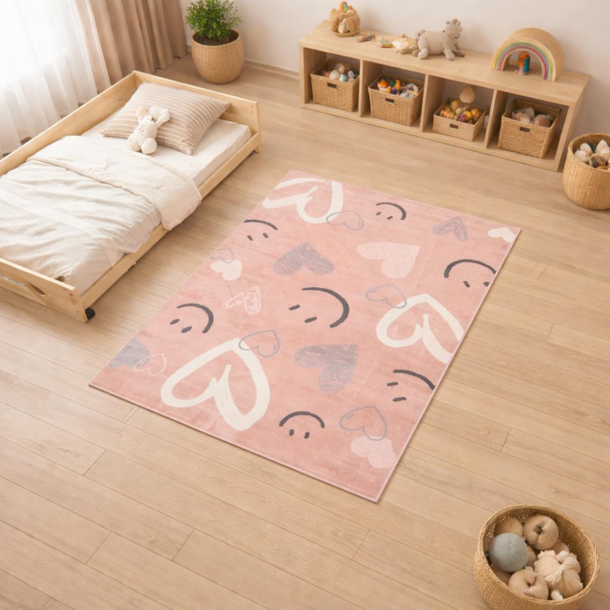 Tapis enfant motif cœurs et smileys, design ludique et joyeux, UN AMOUR DE TAPIS
