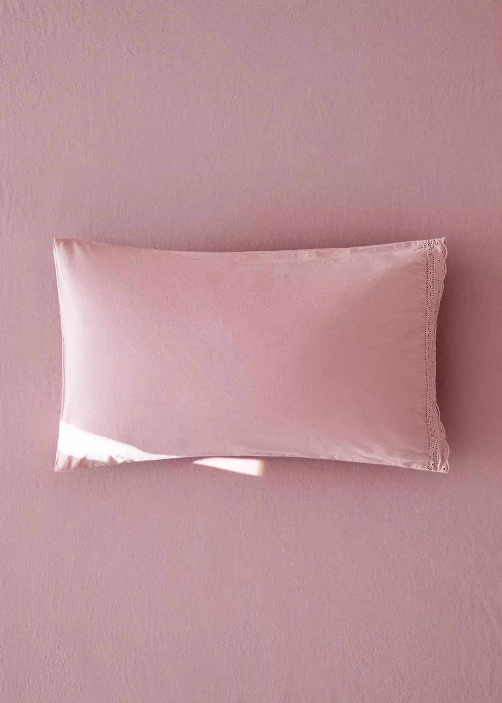 Taie d'oreiller en coton finition broderie anglaise 30x50 cm, MANGO HOME