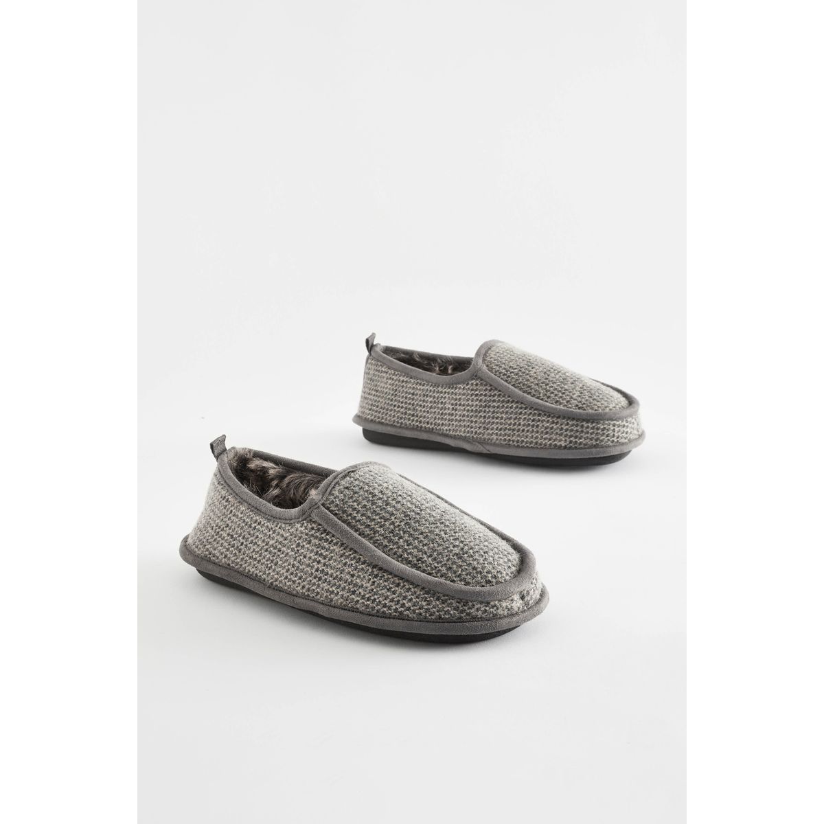 Chaussons fermés à l'arrière avec plastron, NEXT