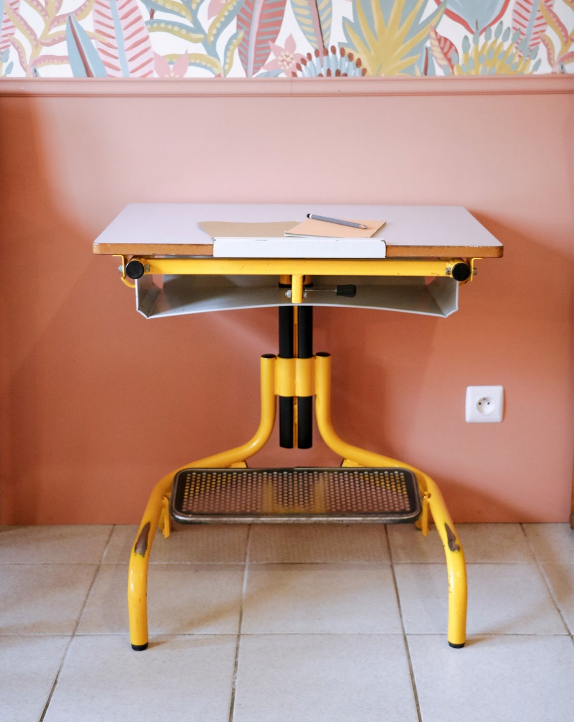 Bureau d'écolier en métal et bois Yvan N°500 - Bon état, DEBONGOUT